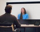 Пользователь тестирует 3D-видеозвонки Google Beam на выставке I/O 2025 (Источник изображения: Google)