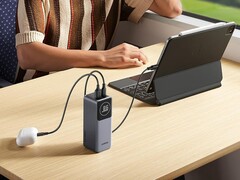 UGREEN Nexode Power Bank 12000mAh 100W имеет два порта. (Источник изображения: UGREEN)