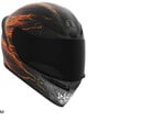 Мотоциклетный шлем AGV K1 S Street Fighter 6 Ken с черно-серой графикой и изображением пламени.