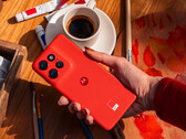 Edge 50 Neo работает под управлением Android 14 из коробки и сертифицирован по стандарту IP68. (Источник изображения: Motorola)