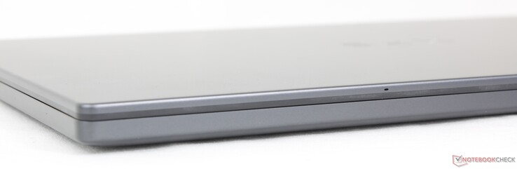 Спереди: Нет портов