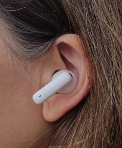 Huawei FreeBuds 6i имеют довольно короткие ножки
