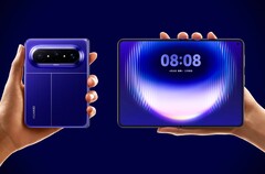 У Huawei Pura X Max необычно широкий формат дисплея.