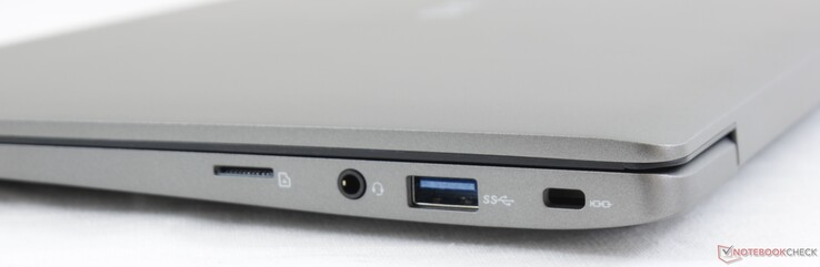 Правая сторона: слот MicroSD, 3.5-мм аудио разъем, USB 3.1 Type-A, слот замка Kensington
