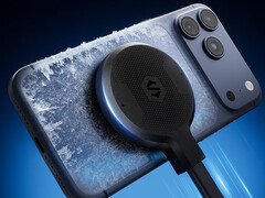 Black Shark 6 Ultra стоит около 66 долларов в Китае. На фото: охлаждающий блок, подключенный к iPhone.