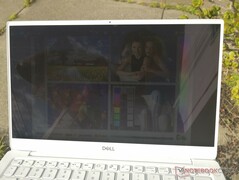Поведение экрана ноутбука на улице, прямые солнечные лучи