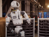 Атлас сортирует детали. (Источник изображения: Boston Dynamics)