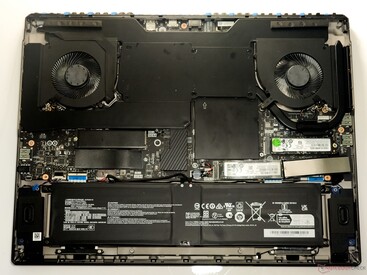 MSI Titan 18 HX AI: внутренние компоненты