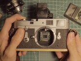 Leica M2 можно превратить в цифровую камеру с помощью Raspberry Pi. (Источник изображения: Майкл Сугуитан)