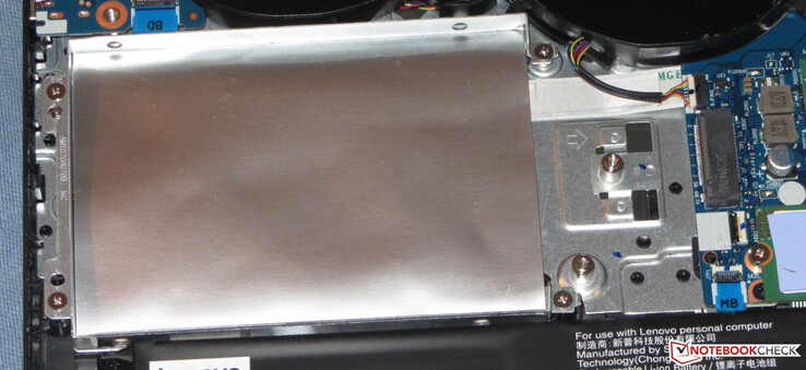 Отсек с креплением для 2.5-дюймового накопителя и слот для NVMe SSD (M.2 2230)