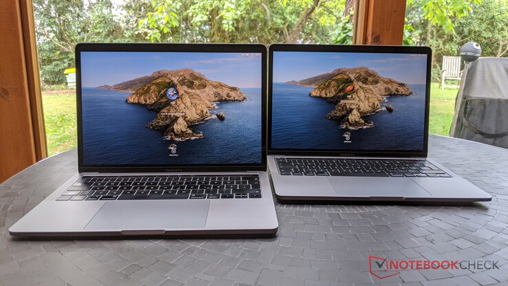 MacBook Pro 13 2019 (слева) и MacBook Po 13 2020 (справа)