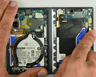 Результаты исследования iFixit в значительной степени совпадают с результатами JerryRigEverything, однако выводы у них различаются.