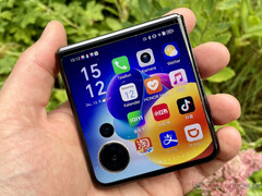 Honor возможно, всего через месяц заменит Magic V Flip, на фото. (Источник изображения: Notebookcheck)