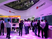 Похоже, у Huawei есть комплектующие для устройств на 12 месяцев вперёд. (Изображение: Reuters)