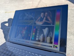 На открытом воздухе под солнечными лучами