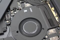 XPS 16 по-настоящему сияет при использовании Core Ultra X7, несмотря на то, что он требует больше энергии и работает громче