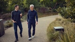 Генеральный директор компании Apple Тим Кук и его преемник Джон Тернус.