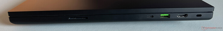 Справа: Устройство для чтения карт памяти SD, USB-C 4.0 с Thunderbolt 5 (120 Гбит/с, DisplayPort 2.1 через dGPU, Power Delivery 3.0), USB-A 3.2 Gen.2 (10 Гбит/с), HDMI 2.1, слот безопасности Kensington