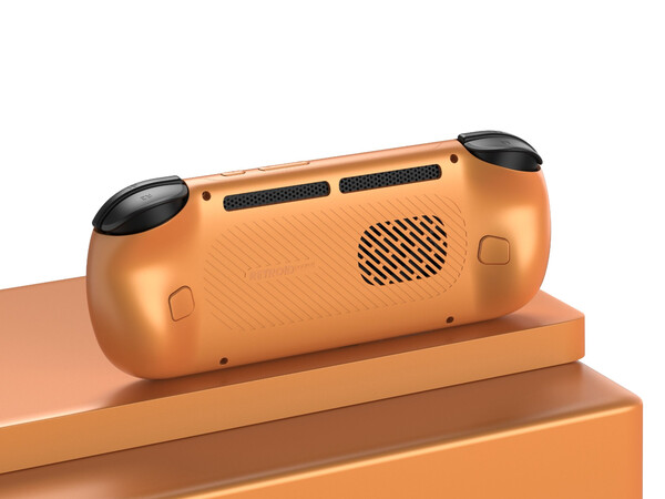 Обе версии Pocket 6 имеют одинаковый дизайн задней панели. (Источник изображения: Retroid)