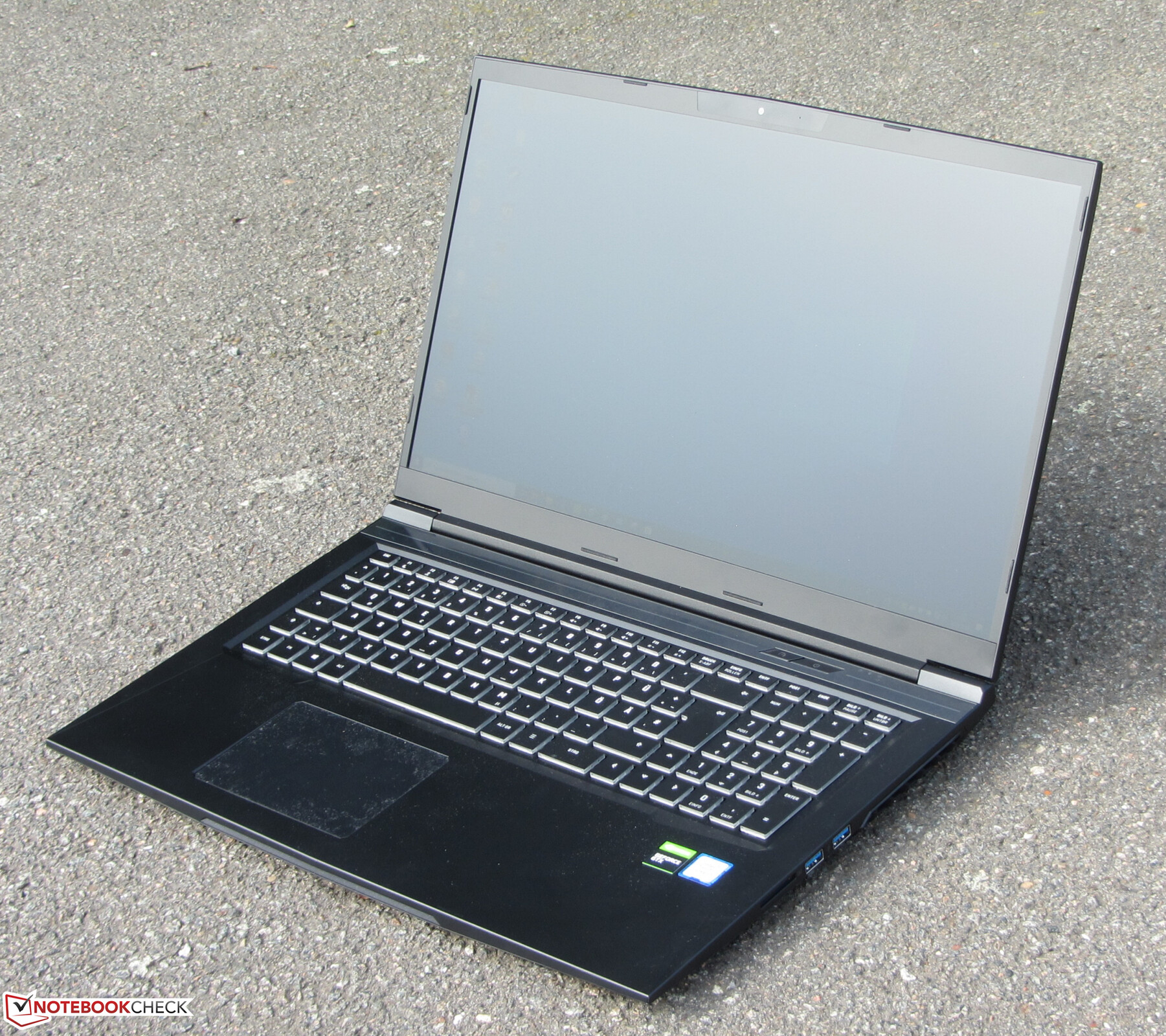 Kratkij Obzor Noutbuka Schenker Xmg Core 17 Tongfang Gk7mrfr Notebookcheck Ru Com