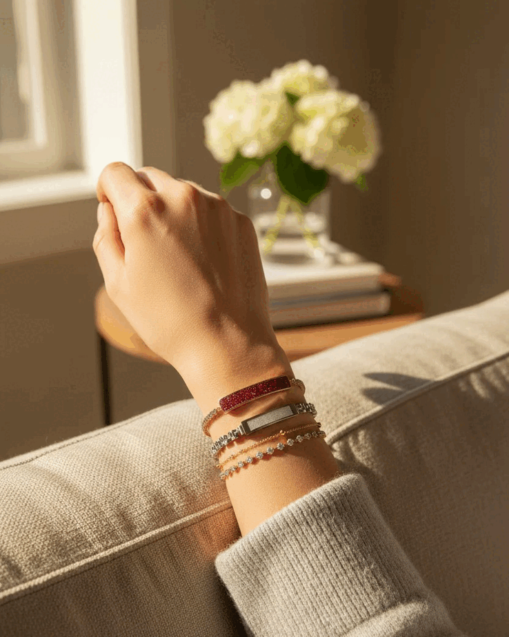 Браслет Inllie Luna Light имеет толщину всего 5,6 мм