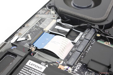 Три дополнительных слота M.2 2280 PCIe4 x4 (со снятым теплораспределителем)