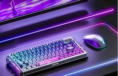 Игровая мышь Lenovo Legion Y7MG, представленная рядом с клавиатурой, монитором и подсветкой рабочего стола RGB