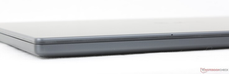 Спереди: Нет портов