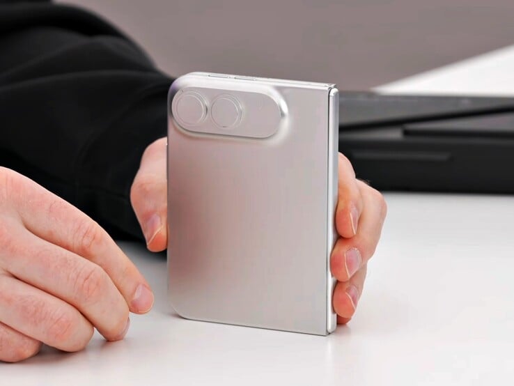 модель iPhone Ultra/Fold design.