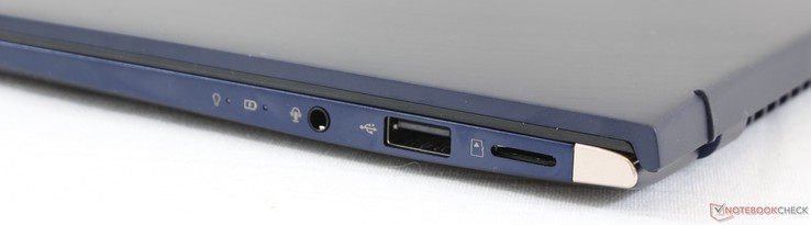 Правая сторона: 3.5 мм комбинированный аудио разъем, USB Type-A 2.0, слот microSD
