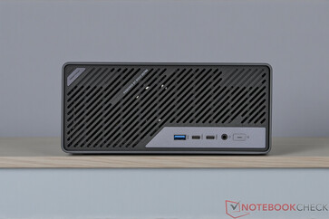 Мини-форум MS-02 Ultra - Разъемы на передней панели