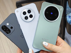 OnePlus 13T рядом с Oppo Find X8s и Vivo X200 Pro mini. (Источник изображения: via OnePlusClub)