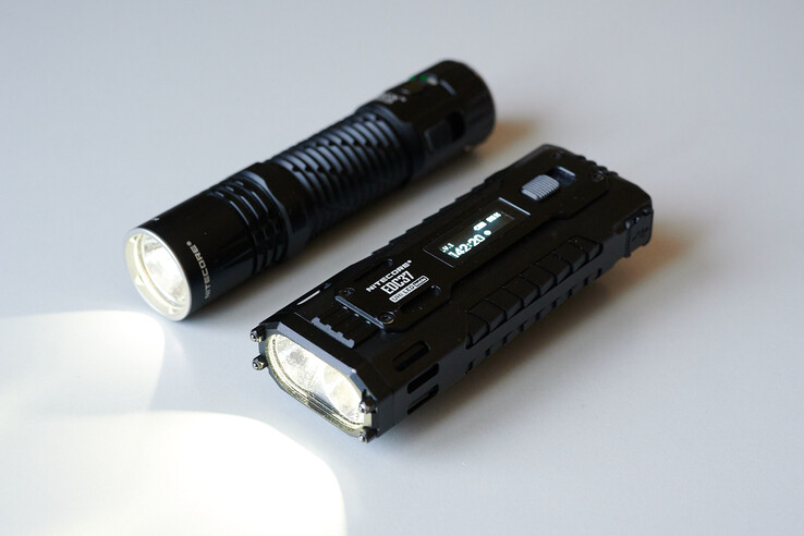 EDC37 рядом с EDC33 (Источник изображения: Andreas Sebayang/Notebookcheck.com)