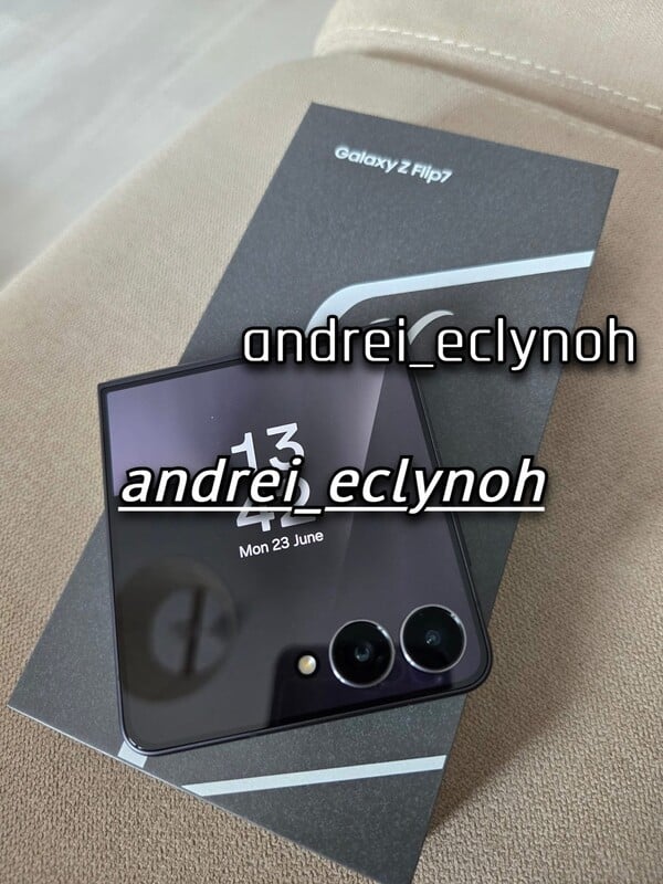 Кто-то слишком рано празднует свой новый Samsung Galaxy Z Flip7. (Источник изображения: andrei_eclynoh)