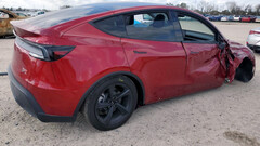 Модель Y 2026 года уже побывала в серьезной аварии, не получив повреждений пассажирской клетки. (Источник изображения: Copart)