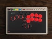 Новый контроллер Arcade Controller Pro от 8BitDo оснащён встроенным дисплеем с интегрированным программным обеспечением Ultimate Software.
