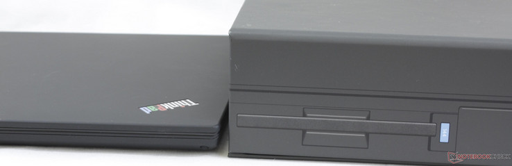 ThinkPad 25 (2017) рядом с полноразмерной копией ThinkPad 700C (1992)