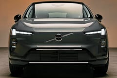 В Европе начались поставки нового Volvo EX60. Этот электро-SUV обеспечивает запас хода на электротяге до 810 километров.