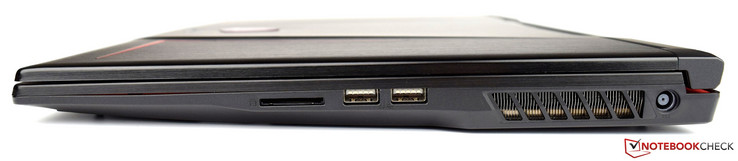 Правая сторона: картридер, 2 порта USB 3.0, решетки вентиляции, разъем питания