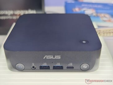 Передние порты Asus ExpertCenter PN54 (источник изображения: Notebookcheck)