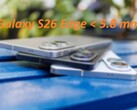 Сообщается, что Galaxy S26 Edge на 5% тоньше, чем Galaxy S25 Edge, изображенный здесь. (Источник изображения: Notebookcheck, отредактировано)