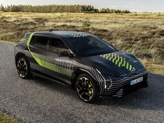Автомобиль EV4 GT от Kia (на фото) был показан с новой оберткой GT. (Источник изображения: Kia)