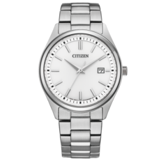 Нарядные часы Citizen BM1350-54A Eco-Drive с серебристо-белым циферблатом, накладными индексами в форме палочек, стрелками типа «Дофин», окошком даты в положении «3 часа» и цельным браслетом из нержавеющей стали.