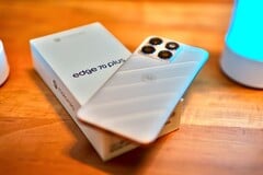 Motorola Edge 70 Plus обеспечивает отличное время автономной работы, но в остальном кажется урезанным.