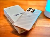 Motorola Edge 70 Plus обеспечивает отличное время автономной работы, но в остальном кажется урезанным.