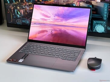 ...IdeaPad Pro 5 14 оснащен новым OLED-дисплеем. (Источник изображения: Notebookcheck)