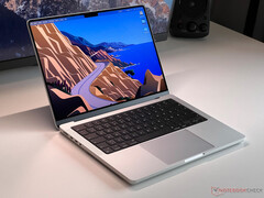 Appleтекущее поколение MacBook Pro, как утверждается, прослужит на несколько месяцев дольше, чем ожидалось ранее. M4 MacBook Pro 14 на фото. (Источник изображения: Notebookcheck)
