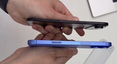 Модель &quot;17 Air&quot; (вверху) рядом с другим iPhone. (Источник изображения: Majin Bu via X)