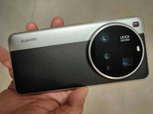 Xiaomi 15 Ultra имеет еще больший корпус камеры, чем его предшественник. (Источник изображения: Weibo)