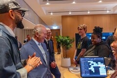 Tim Cook с королём Charles III в штаб-квартире Apple в Battersea Power Station